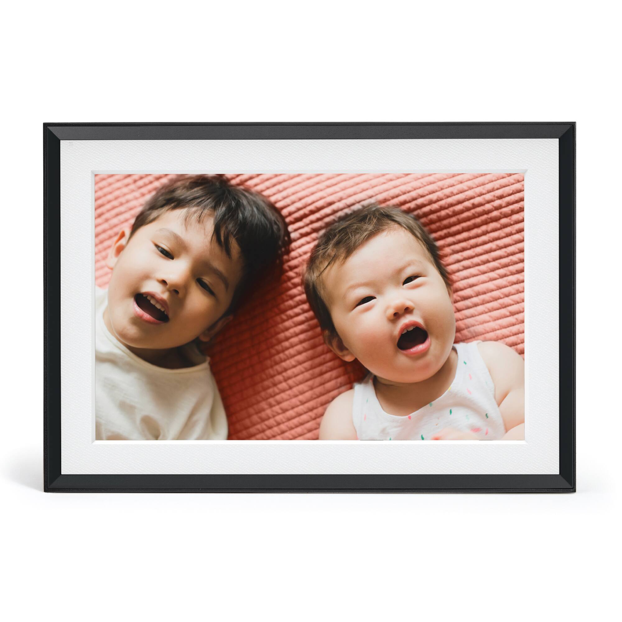 Aura 10.1" HD WiFi Carver Charcoal with Paper Mat Digital Photo Frame